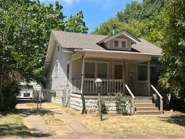 Property Photo: 1519 S Lulu KS 67211