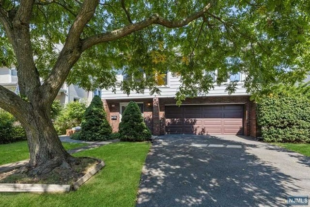 Property Photo:  118 Oaktree Place  NJ 07605 
