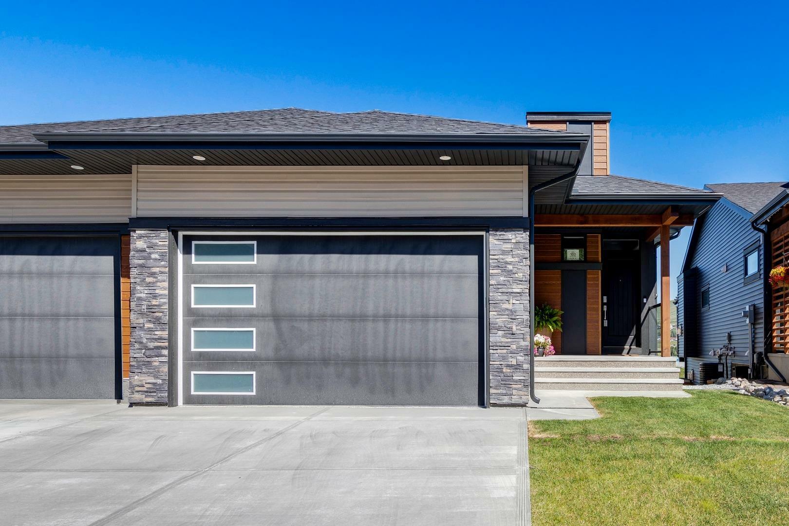 Property Photo: 103 Riviera Court AB T4C 2V8