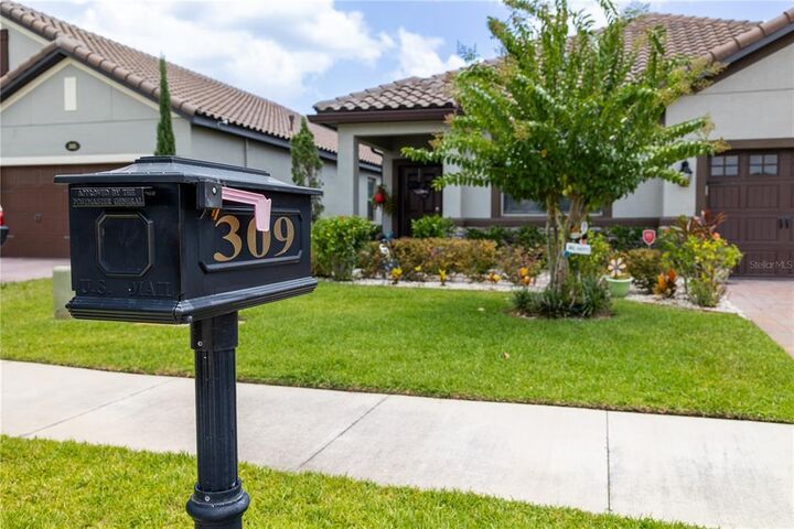 Property Photo: 309 Ancona Avenue FL 32713