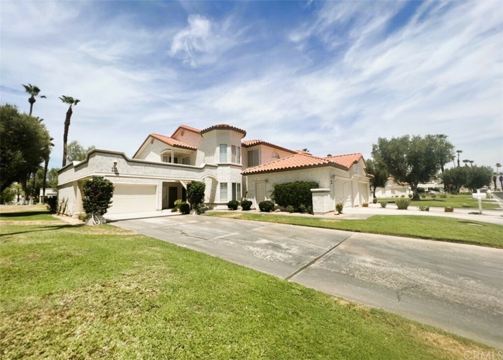 Property Photo:  696 Vista Lago Circle N  CA 92211 