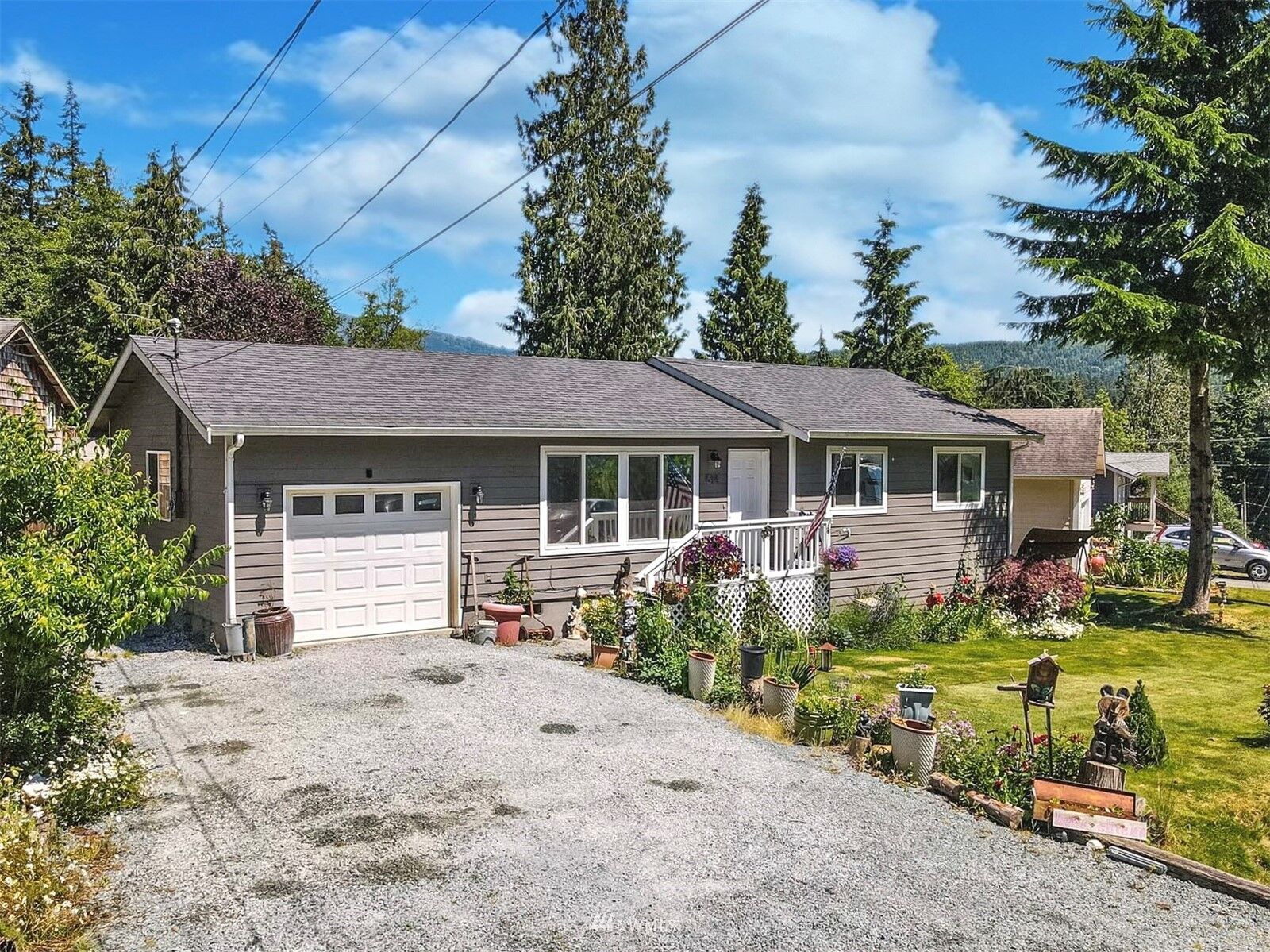 Property Photo: 514 Summit Place WA 98284