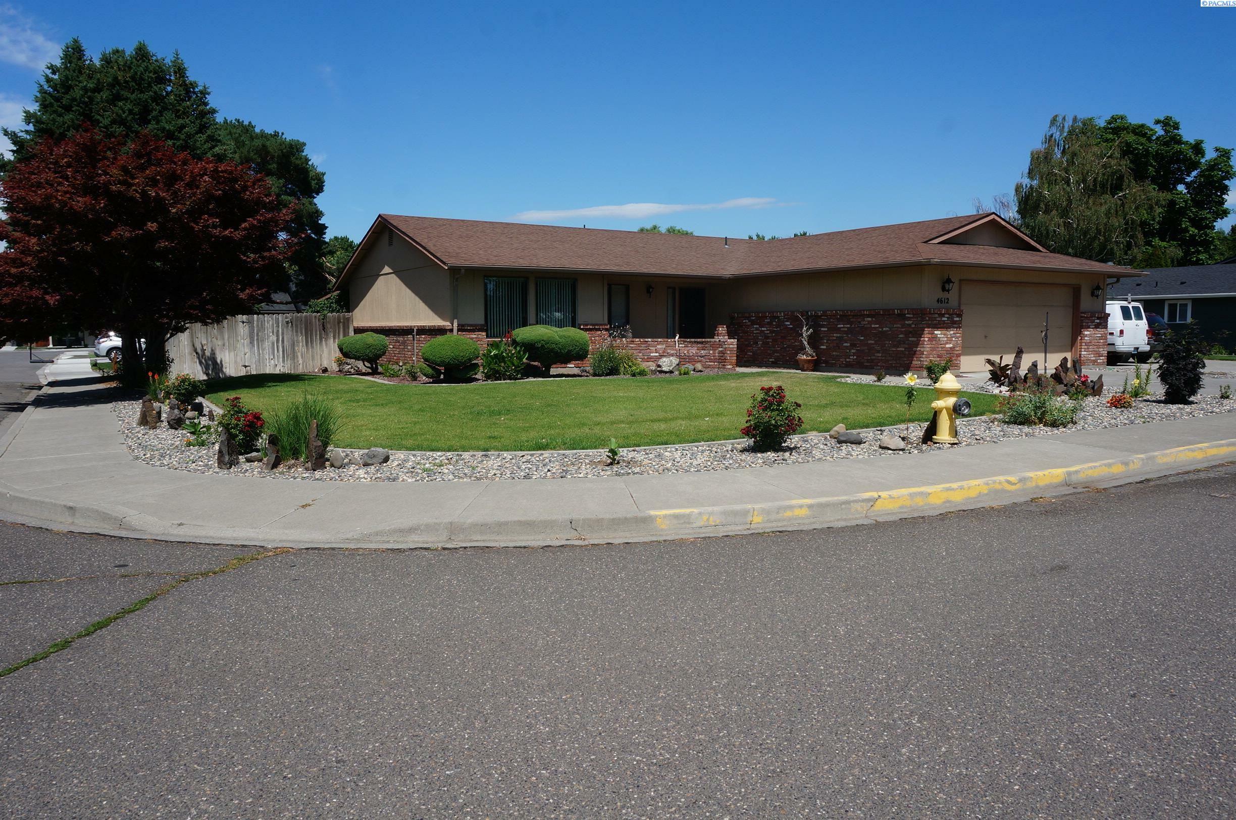 Property Photo:  4612 W John Day Ave  WA 99336 