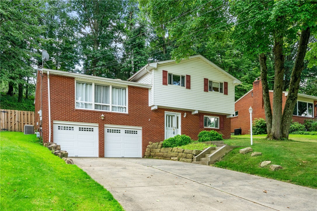 Property Photo:  2810 College Park Rd  PA 15101 