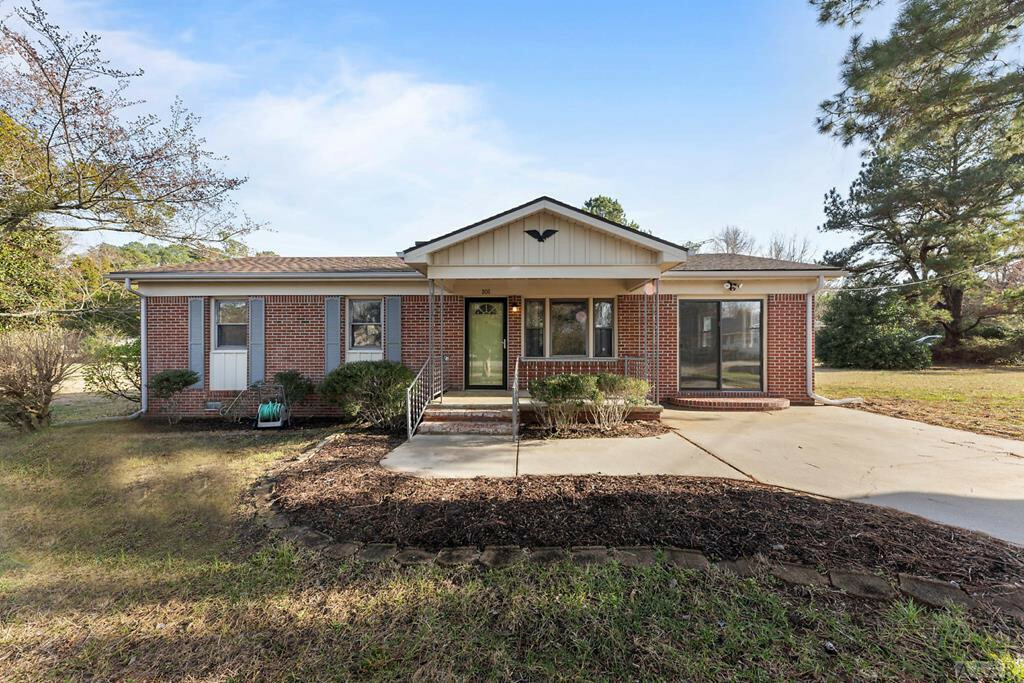 Property Photo:  101 Lafayette Avenue  NC 27909 