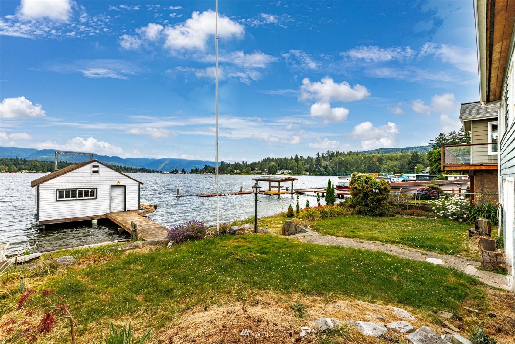 Property Photo:  1824 Lakeside Avenue  WA 98229 