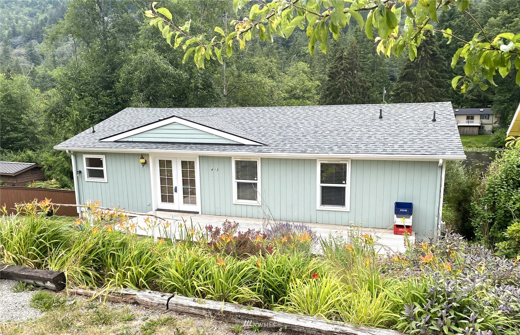 Property Photo:  413 Lakeside Drive  WA 98284 