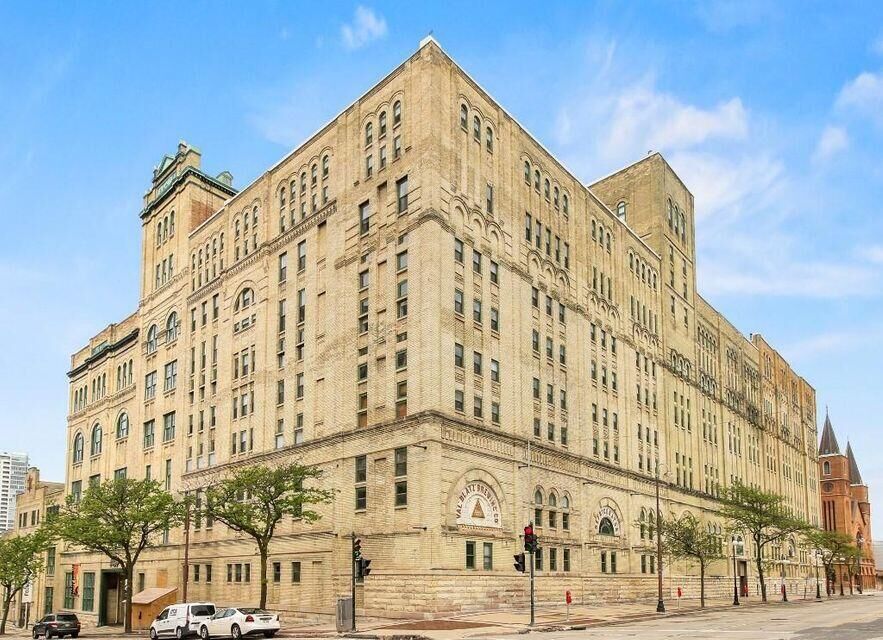 Property Photo:  270 E Highland Ave 837   53202 