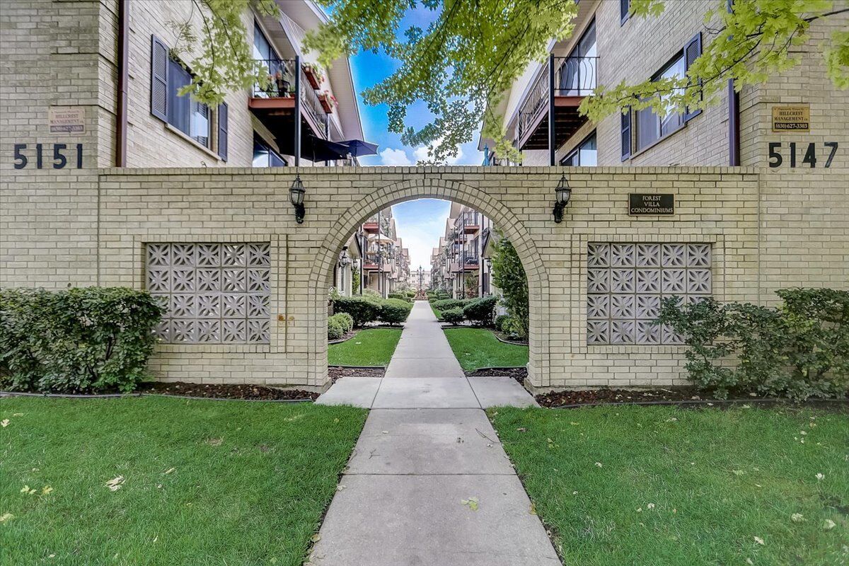 Property Photo: 5151 N East River Road 231D IL 60656
