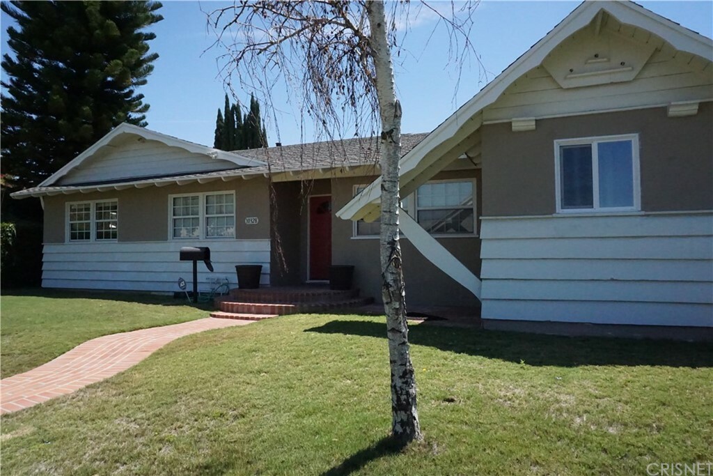 Property Photo: 10328 Louise Avenue CA 91344