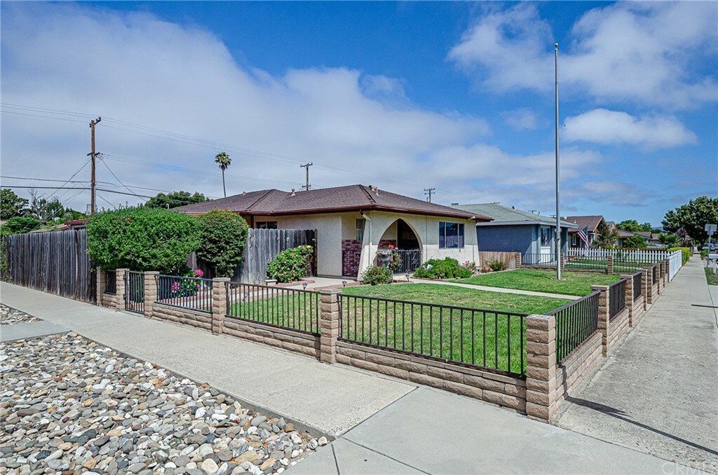 Property Photo: 601 N 7th Street CA 93436