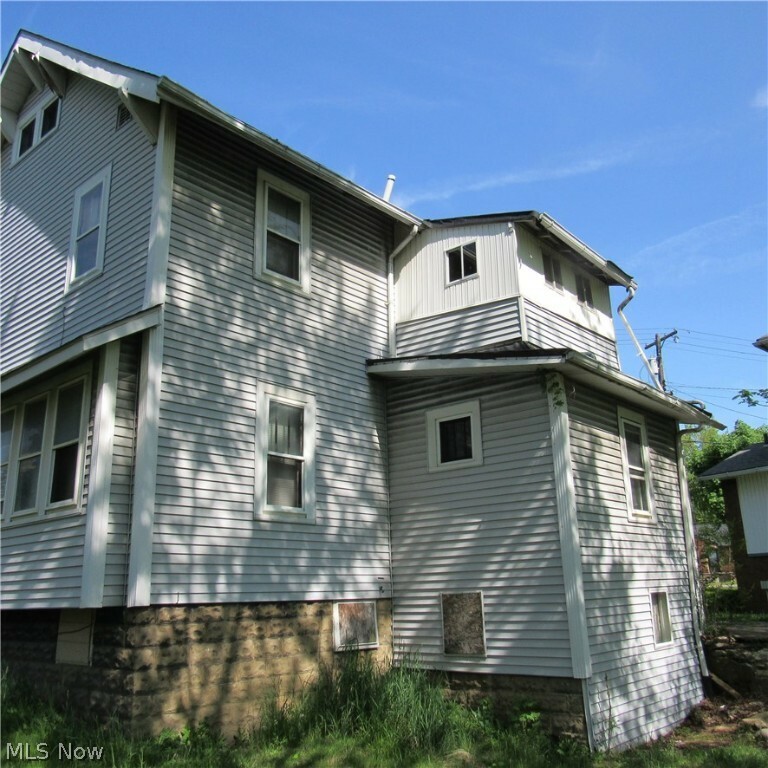 Property Photo: 1419 East Avenue OH 44307