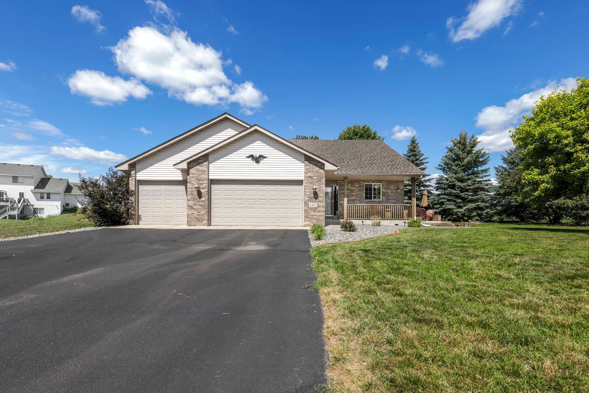 Property Photo:  2307 Saddlebrook Road  MN 55313 