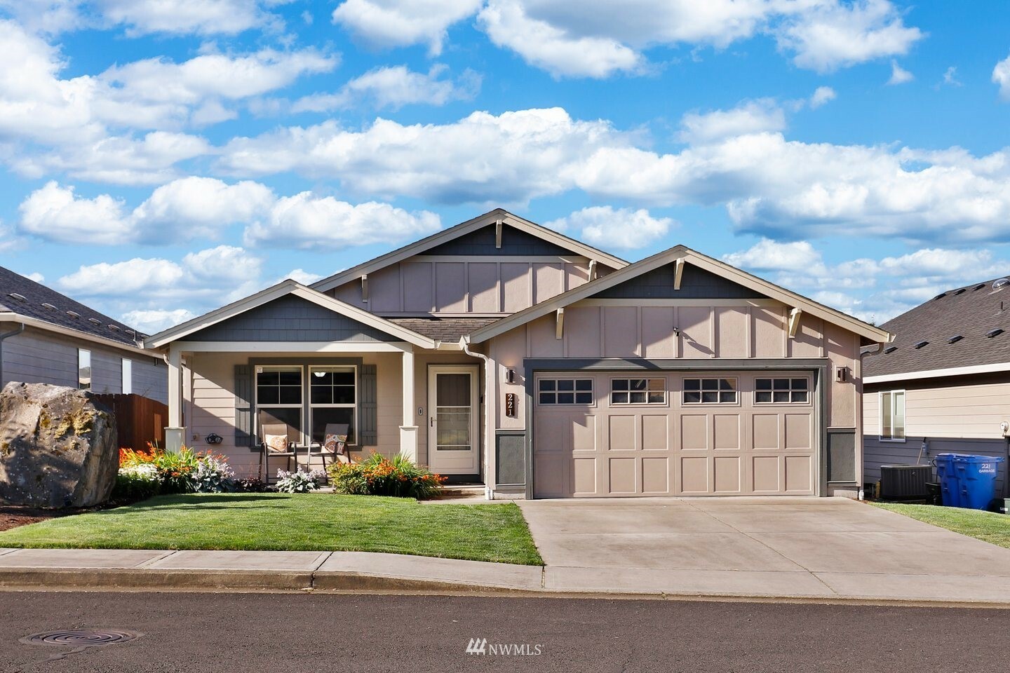 Property Photo:  221 Stepping Stone Street  WA 98625 