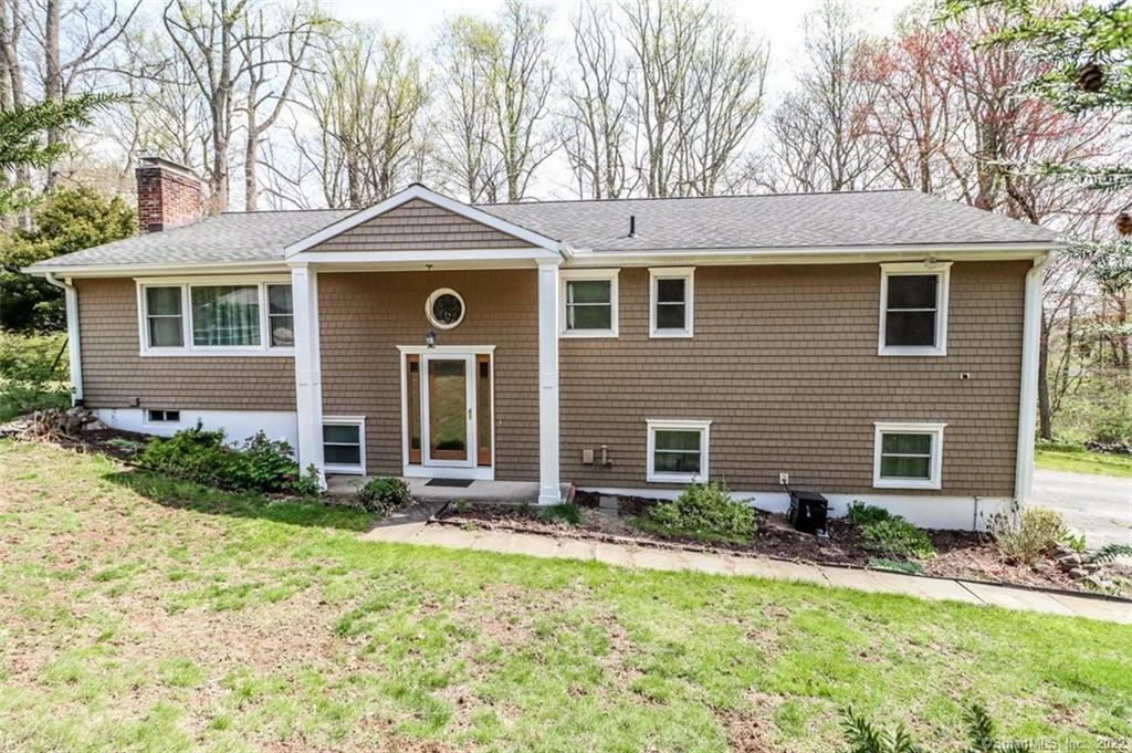 Property Photo: 6 Cholwell Place CT 06851