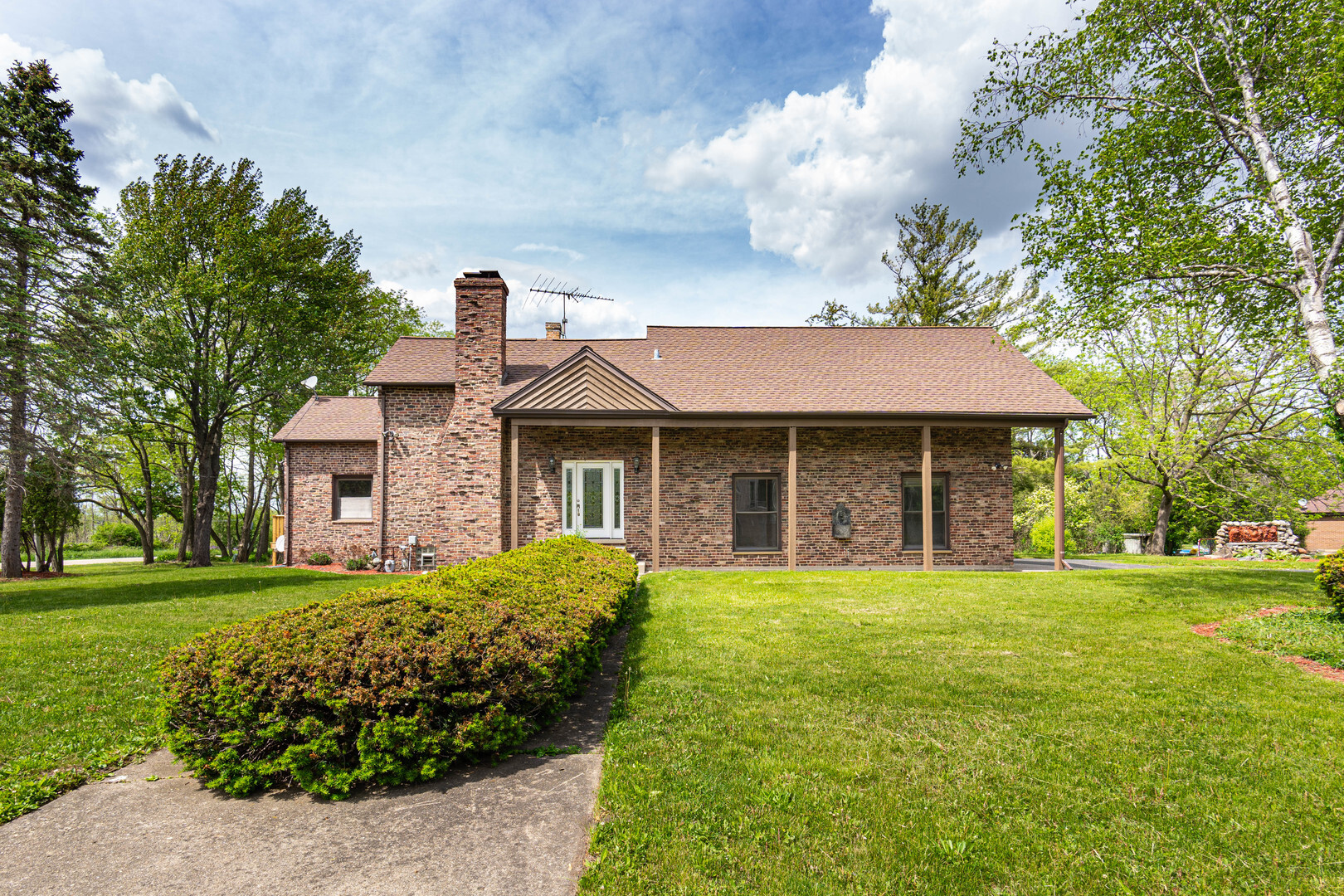 Property Photo: 2330 Coach Road IL 60047