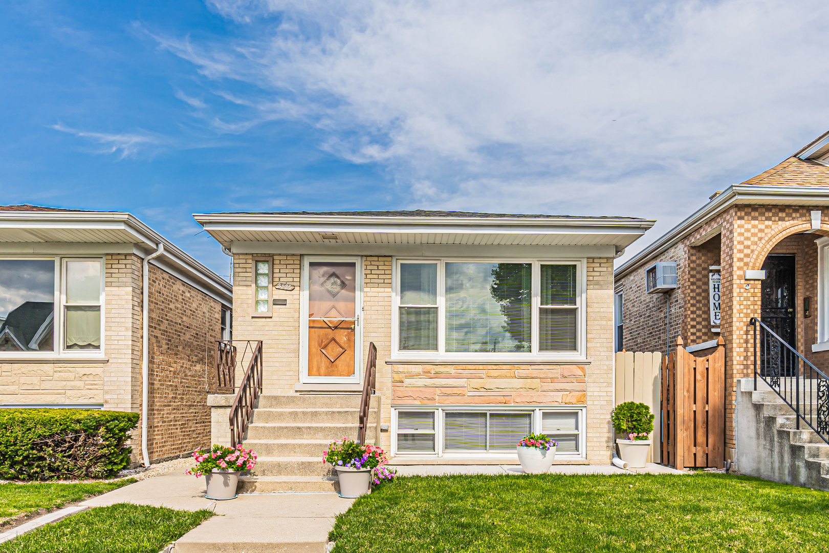 Property Photo: 3825 N Nottingham Avenue IL 60634