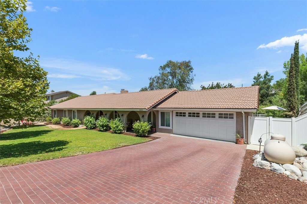 Property Photo:  40895 Via Los Altos  CA 92591 