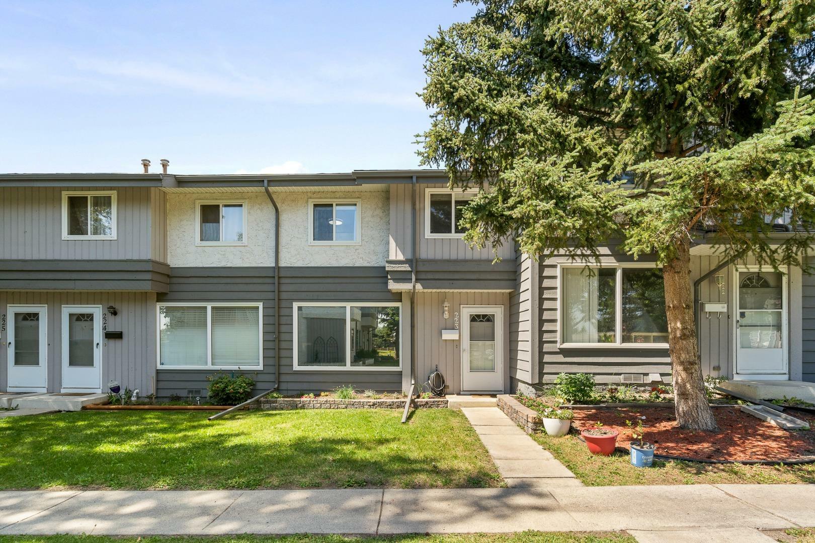 Property Photo: 223, 999 Canyon Meadows Drive SW 223 AB T2W 2S6