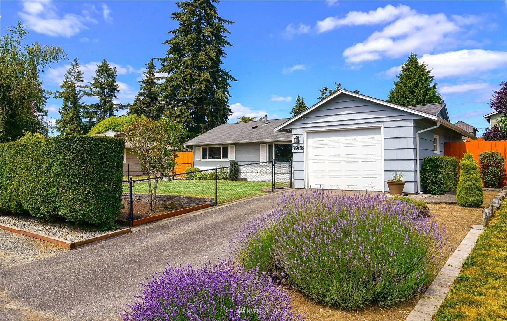 Property Photo:  3908 NE 22nd Street  WA 98056 