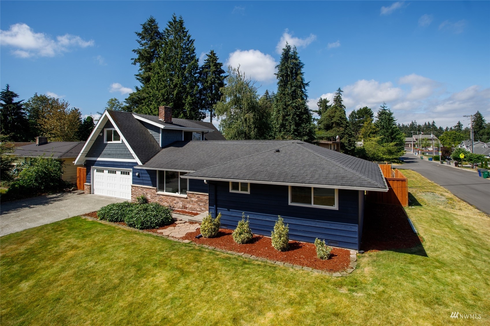 Property Photo:  2521 Whitman Court NE  WA 98059 