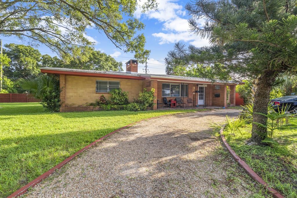 Property Photo: 5625 Dartmouth Avenue N FL 33710