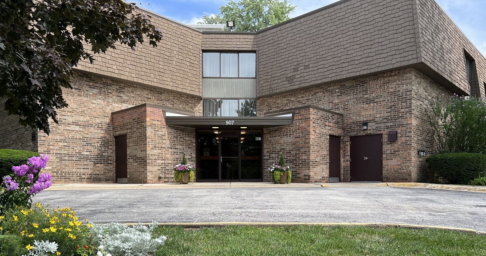 Property Photo:  907 S Williams Street 304  IL 60559 