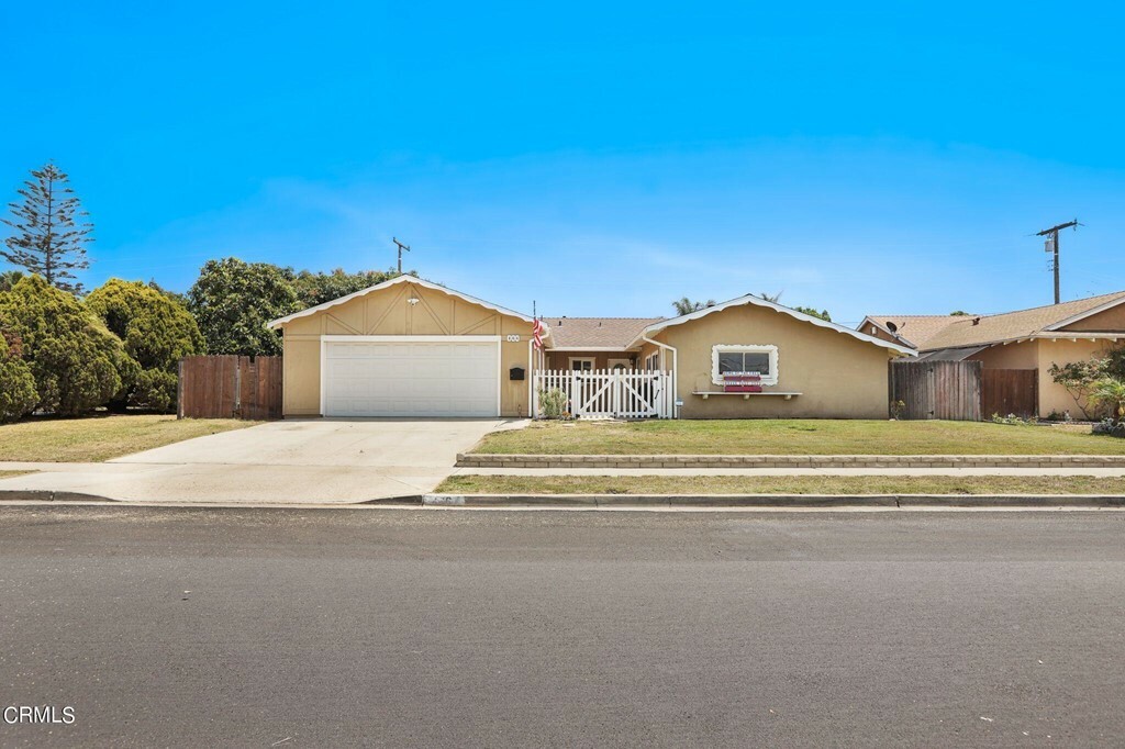 Property Photo:  466 Merritt Avenue  CA 93010 