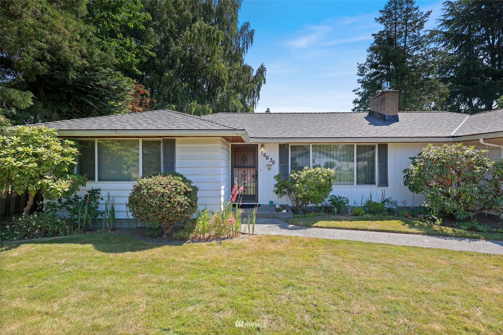 Property Photo:  16630 3rd Avenue S  WA 98148 