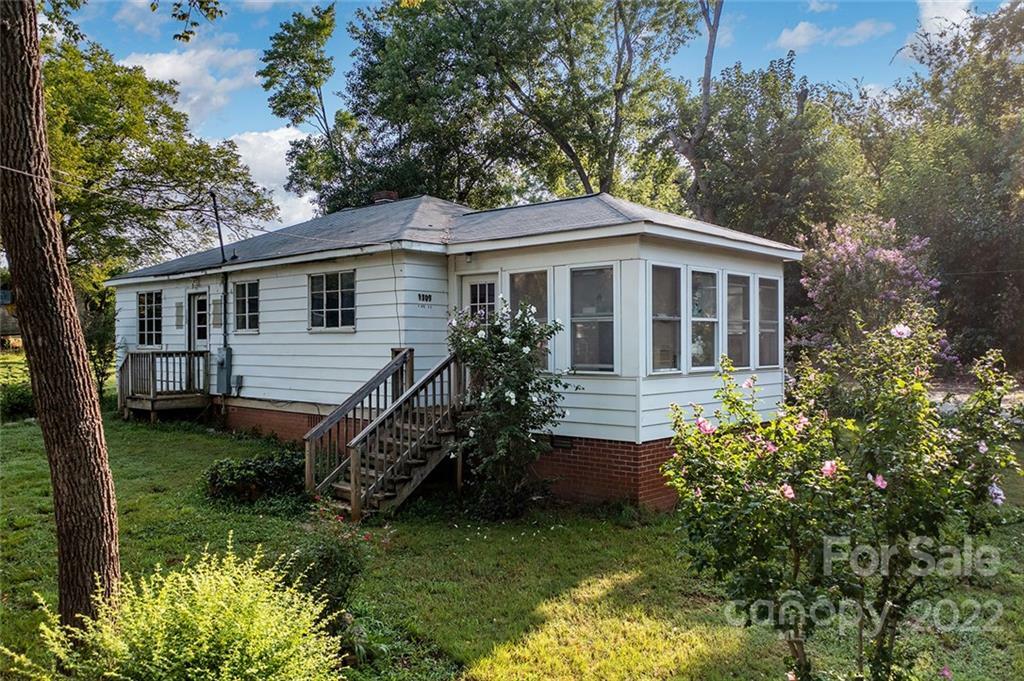 Property Photo:  1309 F Avenue  NC 28602 