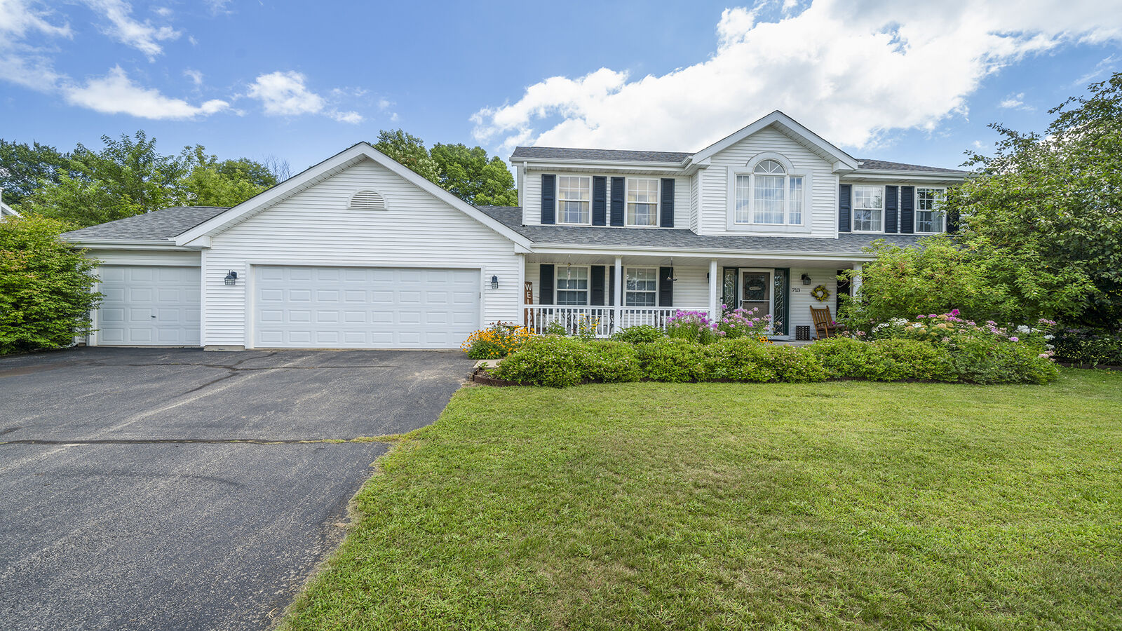 Property Photo: 713 Kingsway Lane IL 61010