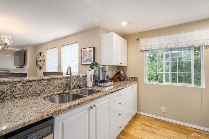 Property Photo: 4423 249th Terrace SE 11203 WA 98029