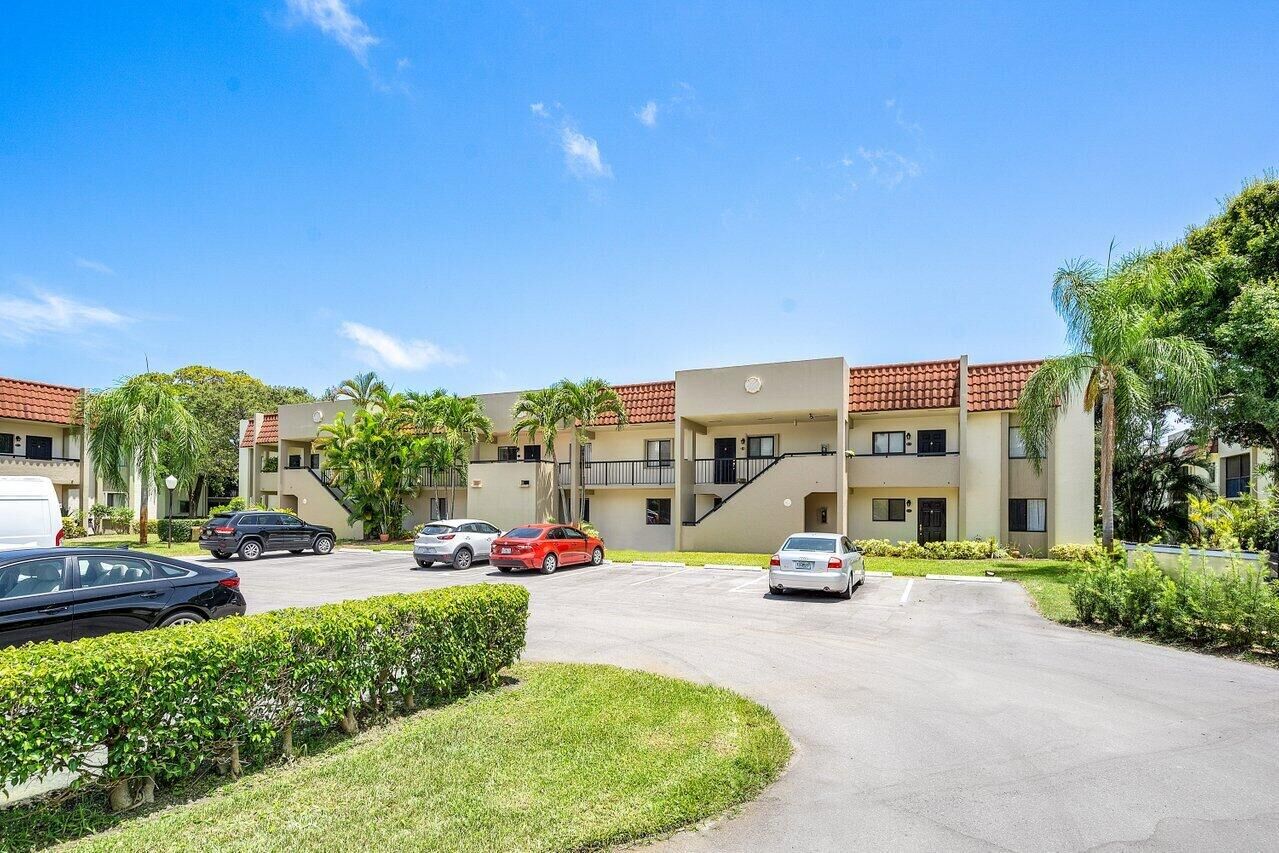 Property Photo: 150 NW 70th Street 104 FL 33487