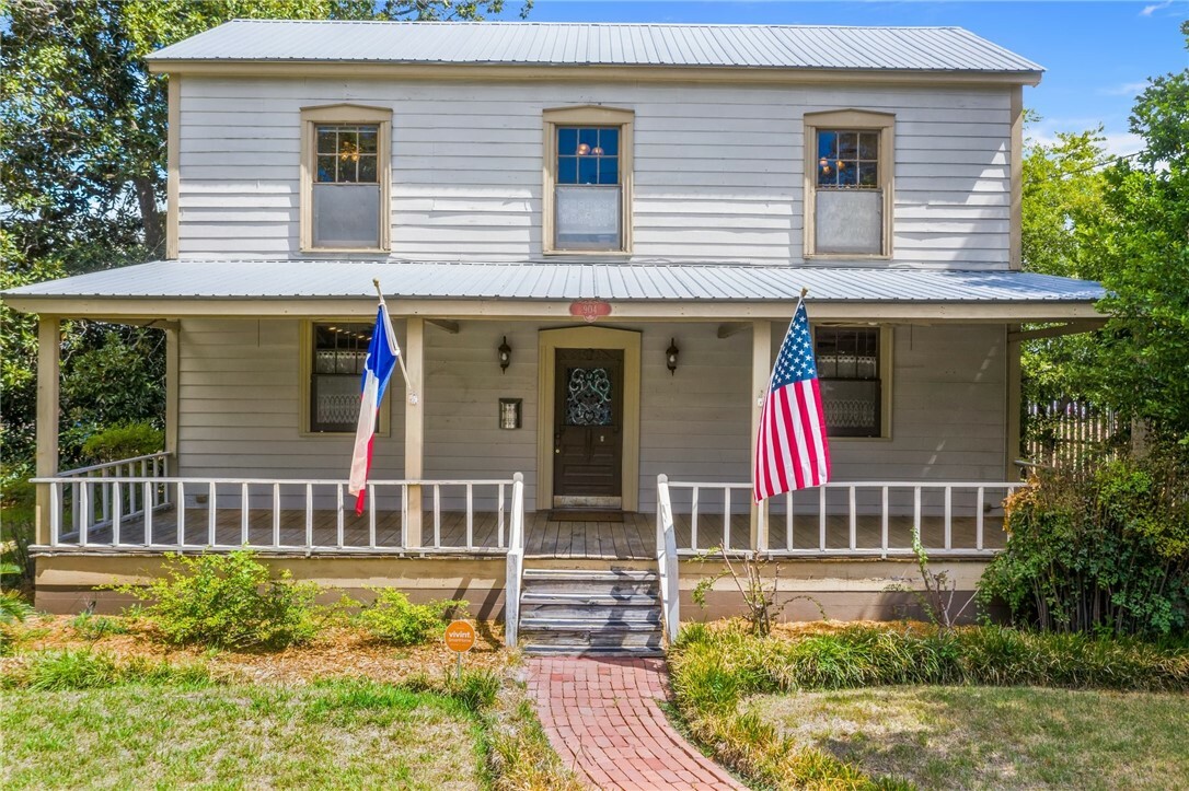 Property Photo: 904 Cedar Street TX 78602