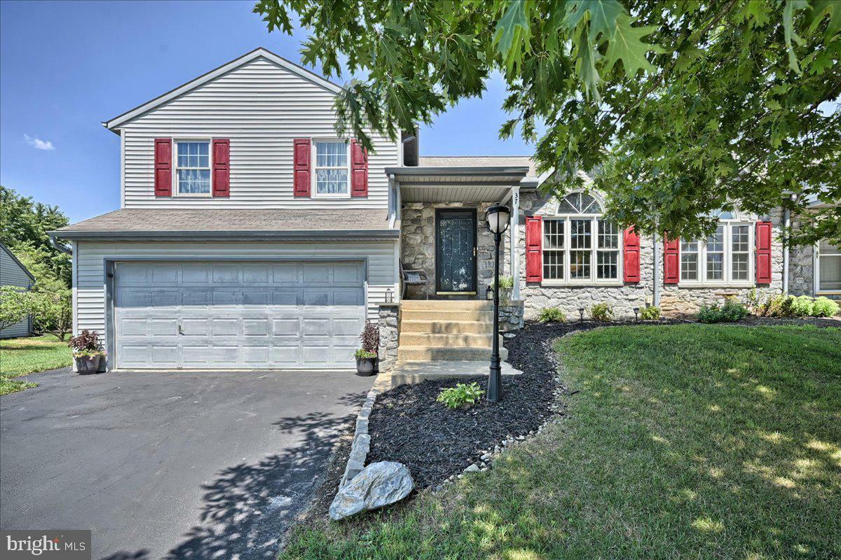 Property Photo: 37 Pebble Creek Drive PA 17543