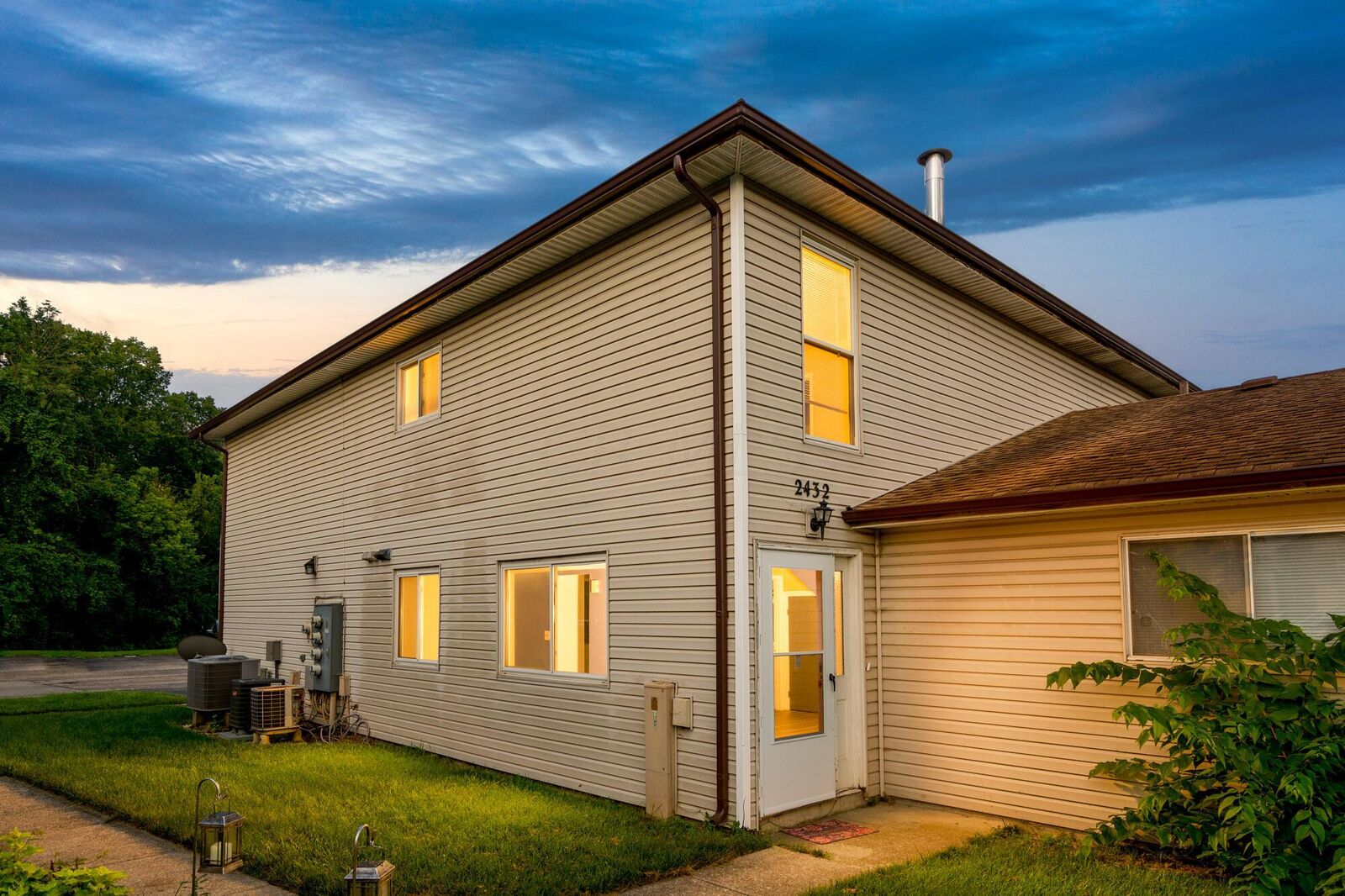 Property Photo:  2432 Ravenel Drive  OH 43209 