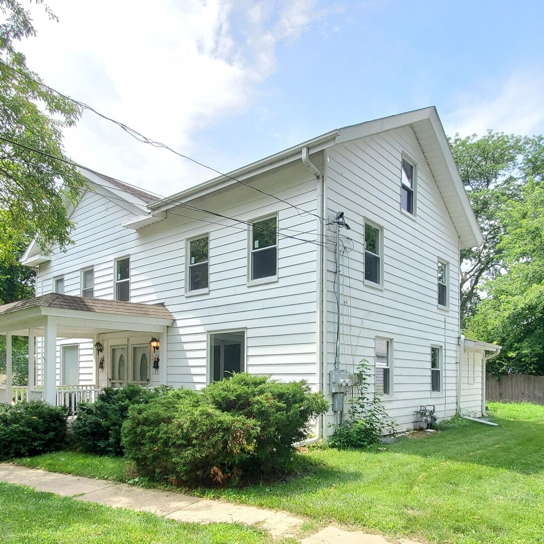 Property Photo:  113 N Washington Avenue  IL 60110 