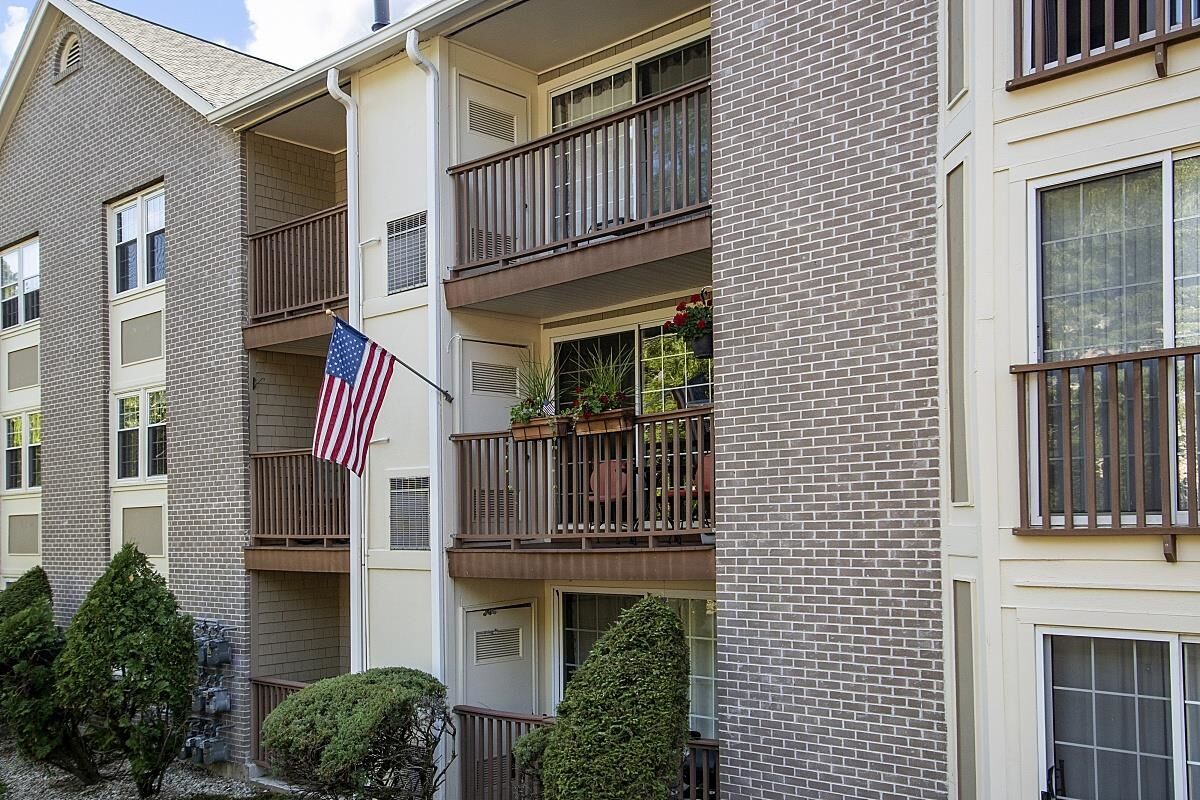 Property Photo:  152 Cannongate Iii Road  NH 03063 