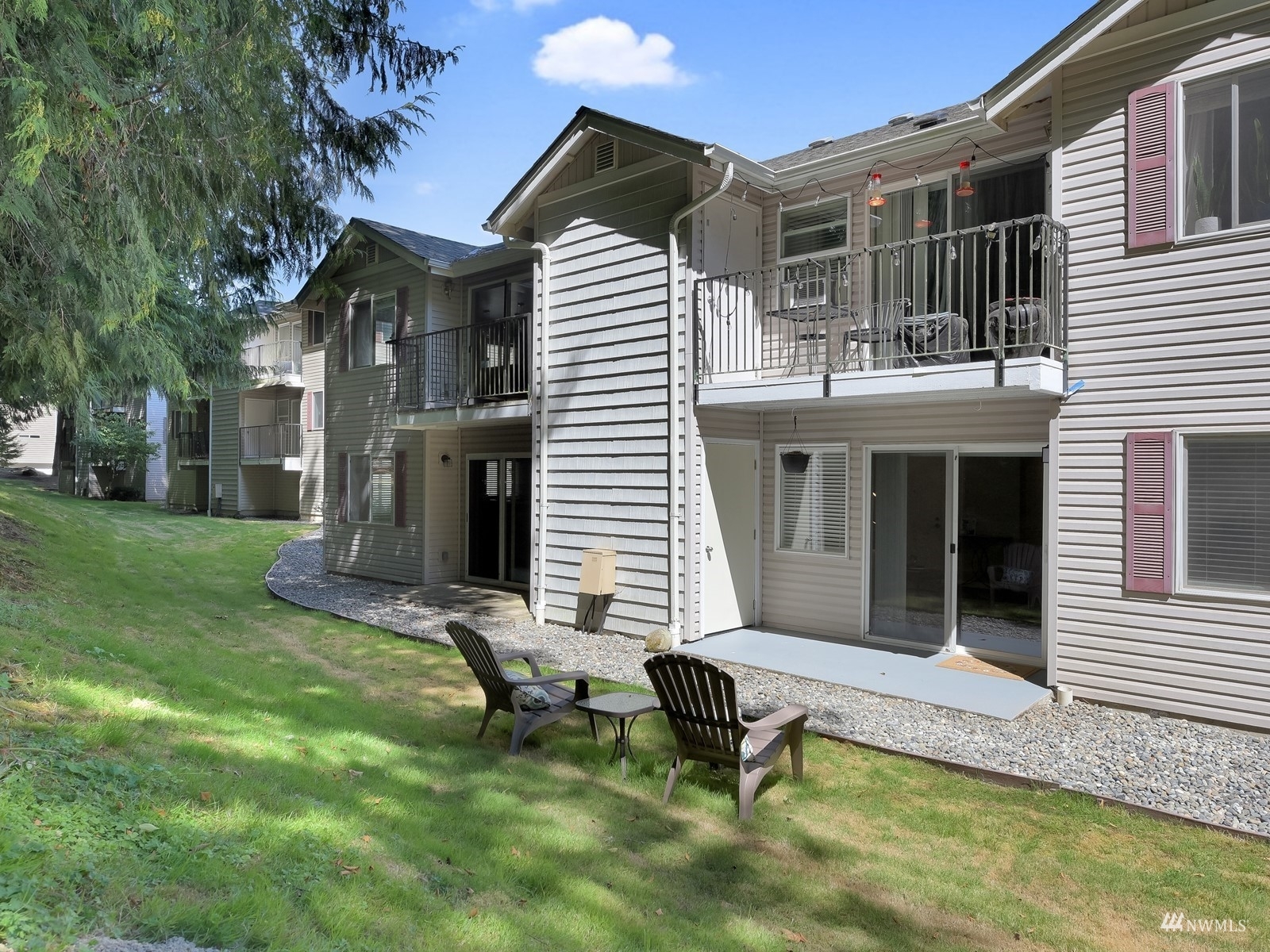 Property Photo:  595 Newport Way NW B1  WA 98027 