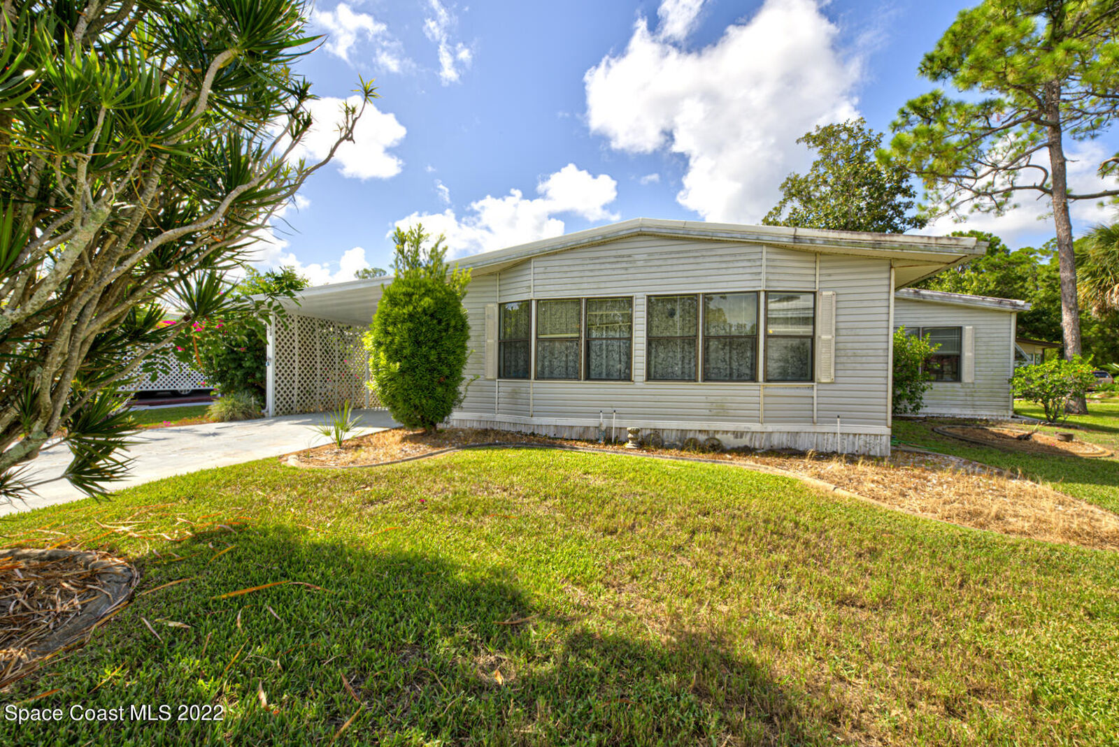 Property Photo: 112 Aquarius FL 32926