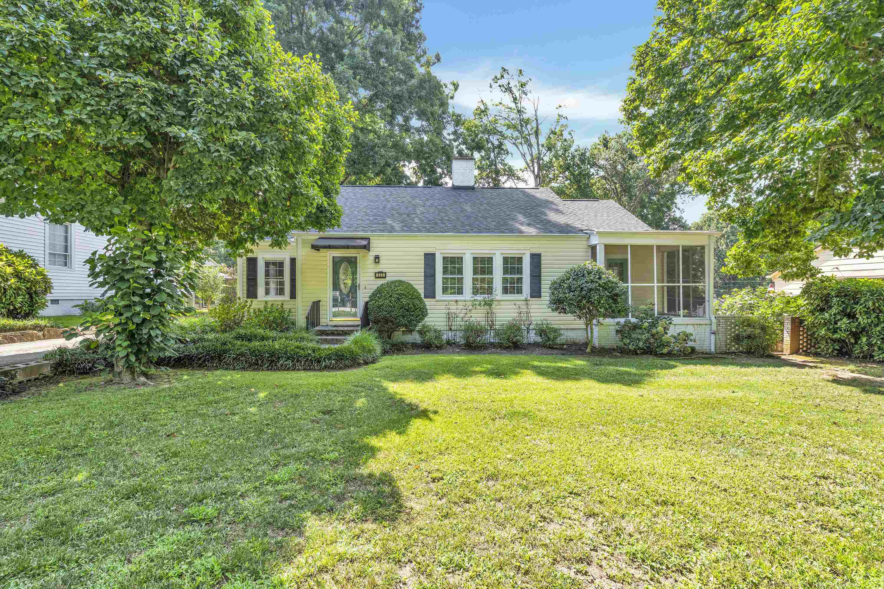 Property Photo:  225 Ponce De Leon Avenue  SC 29302 