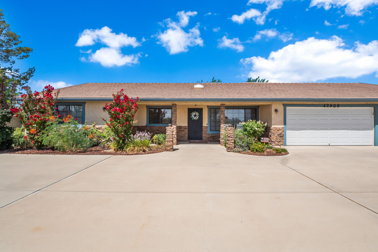 Property Photo:  42909 W 48th Street  CA 93536 