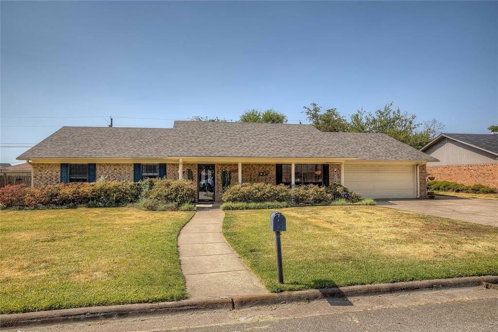 Property Photo: 516 Vonda Drive TX 75482