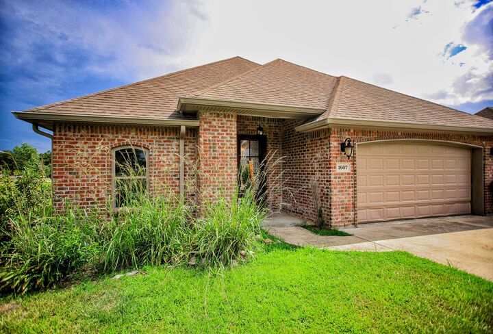 1607 Lakeview St  Deridder LA 70634 photo