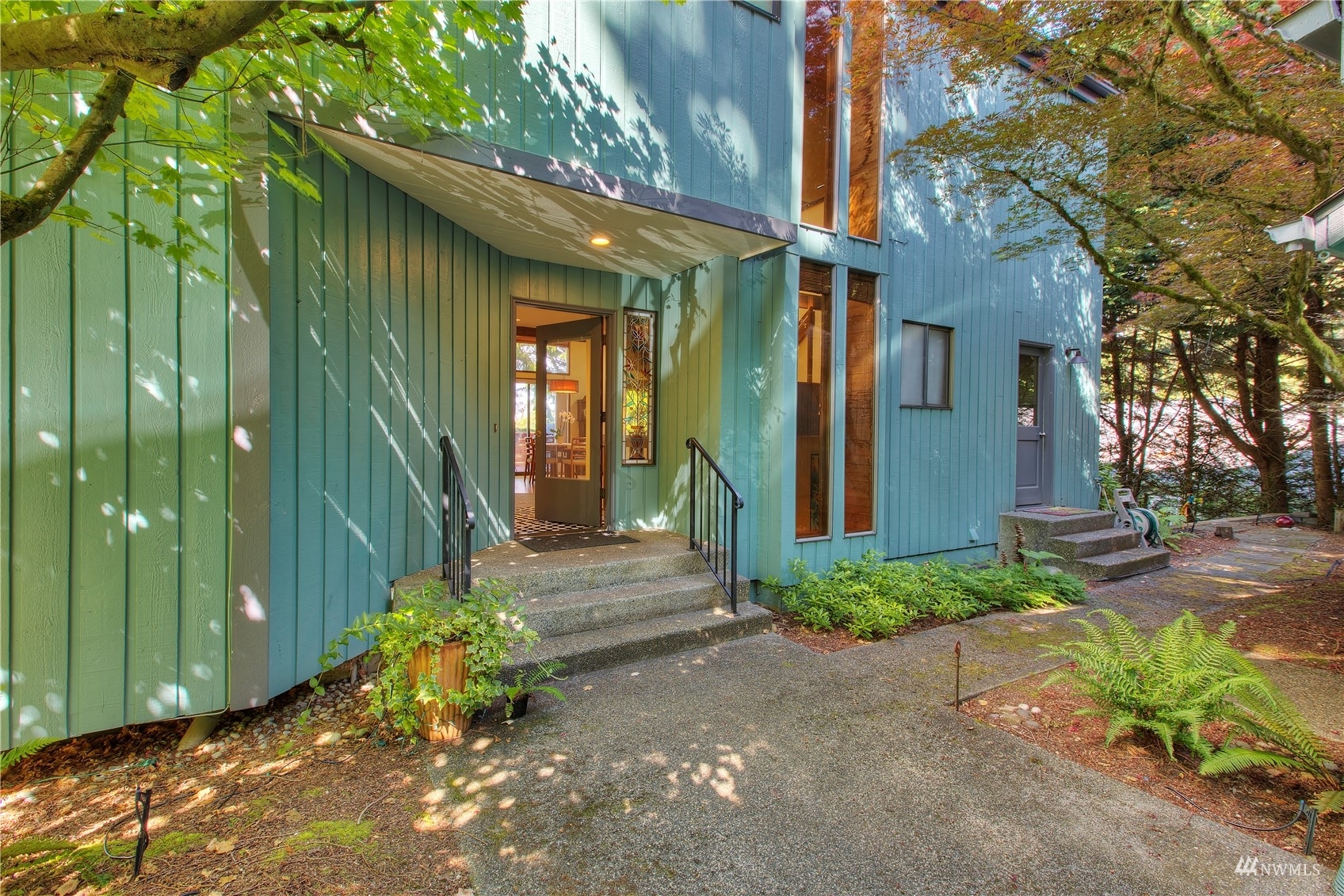 Property Photo:  11814 Holmes Point Drive NE  WA 98034 