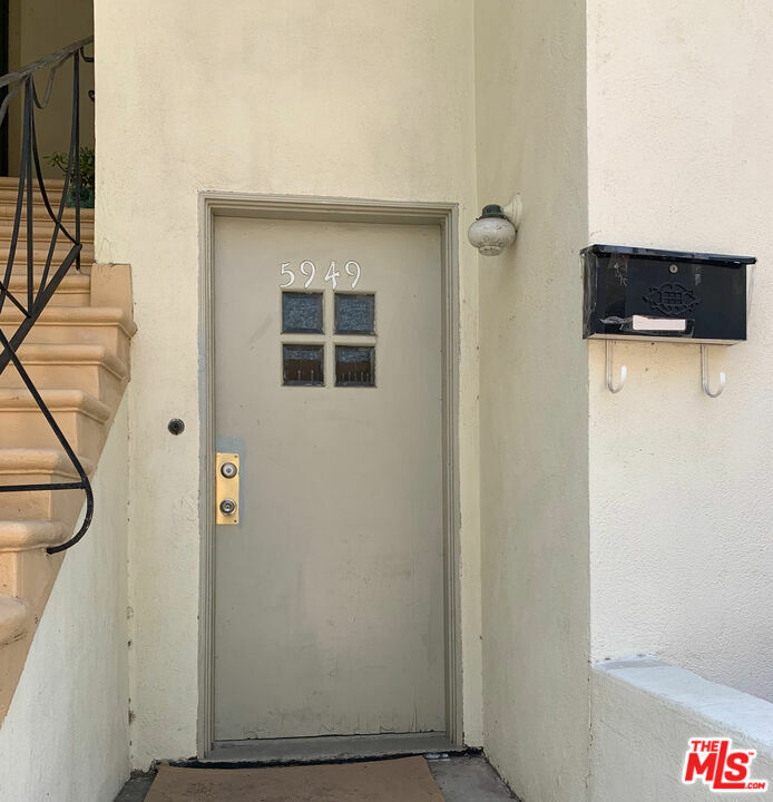Property Photo: 5949 Carlton Way CA 90028