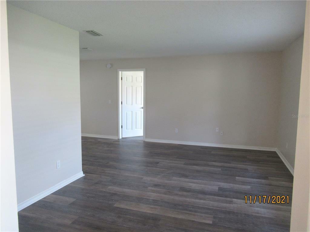 Property Photo: 631 Sandy Creek Drive FL 33511