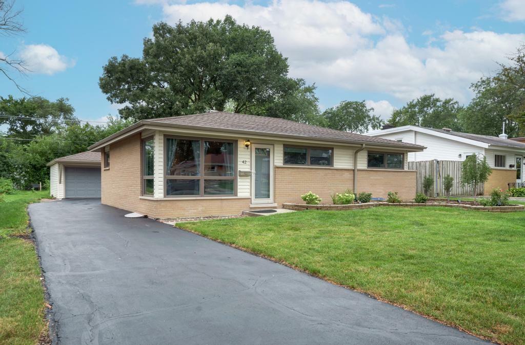 Property Photo:  42 N Highview Avenue  IL 60101 