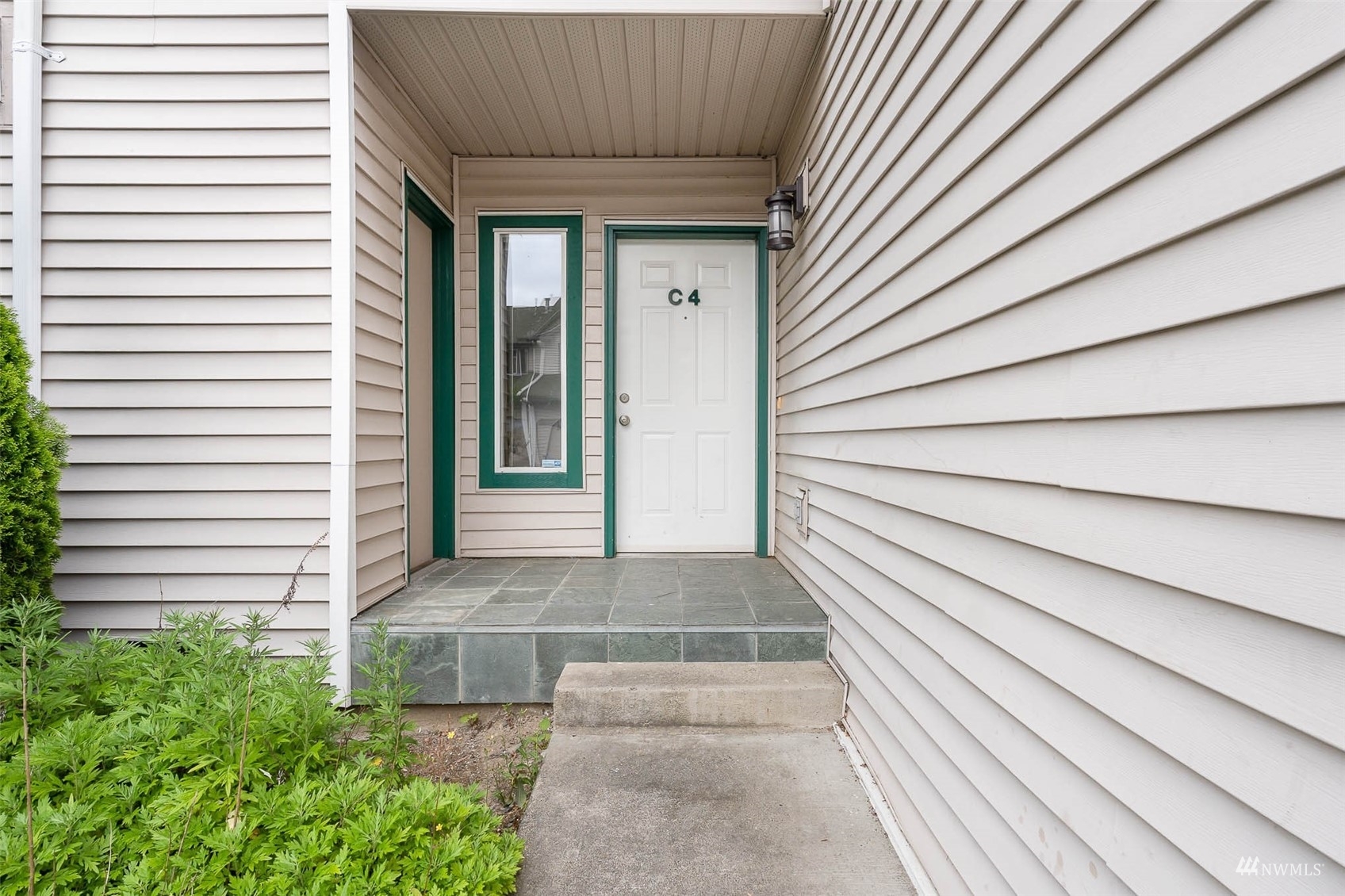 Property Photo: 15815 Admiralty Way C4 WA 98087
