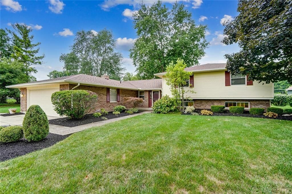 Property Photo: 920 Shortcreek Circle OH 45458